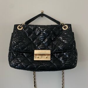 Michael Kors Sloan Large Embossed Patent-leather Crossbody Black Gold handbag